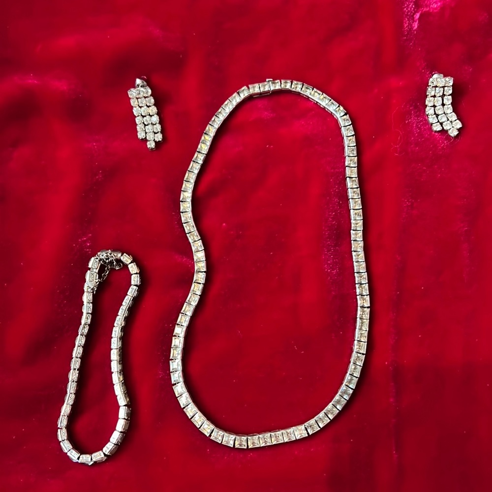 Rhinestone Jewelry Set including Necklace, Bracelet and Earrings.